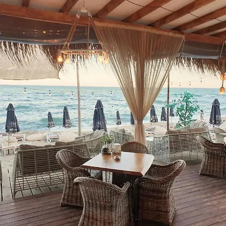 Lovely Nest With Glass Veranda