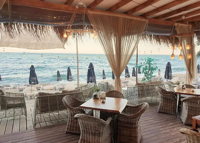 Lovely Nest With Glass Veranda