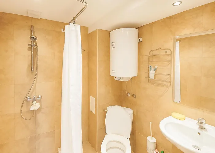 Lovely Nest With Glass Veranda