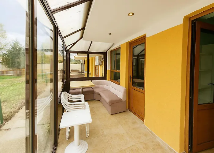 Apartament Lovely Nest With Glass Veranda Warna