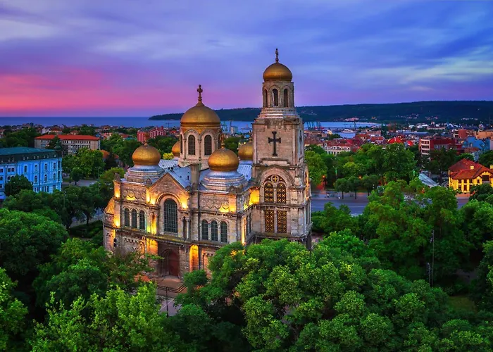 Lovely Nest With Glass Veranda Warna