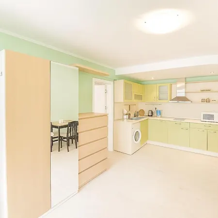 Lovely Nest With Glass Veranda شقة *