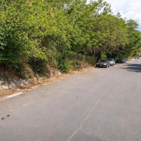 Lovely Nest With Glass Veranda شقة