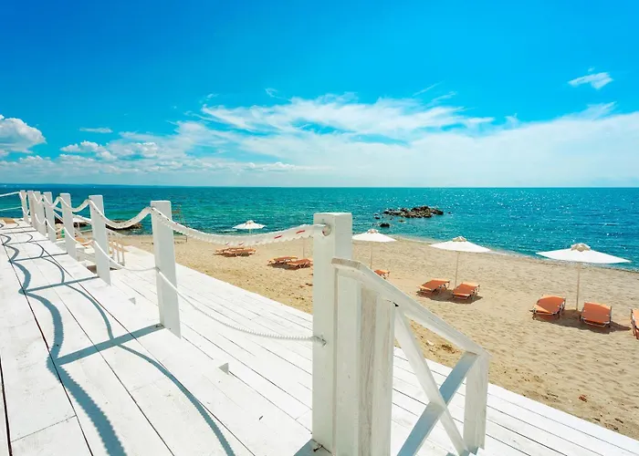 Lovely Nest With Glass Veranda